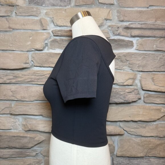 Halara Cropped Short Sleeve Top Keyhole Front Black Size Medium NWT Athleisure - Picture 2 of 9